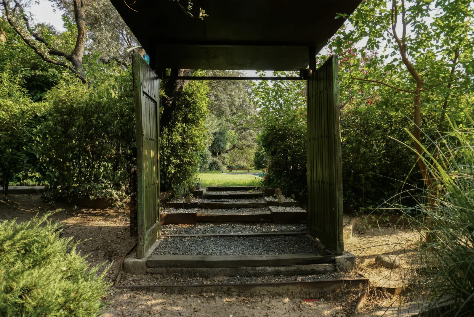 Pérgola de acceso al jardín